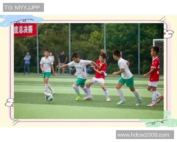 小小球场上的梦想与拼搏很多孩子心中的足球明星之路 小小球场上的梦想与拼搏很多孩子心中的足球明星之路