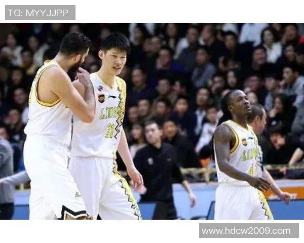 武汉足球队以59分领跑大师赛积分榜展现强劲实力