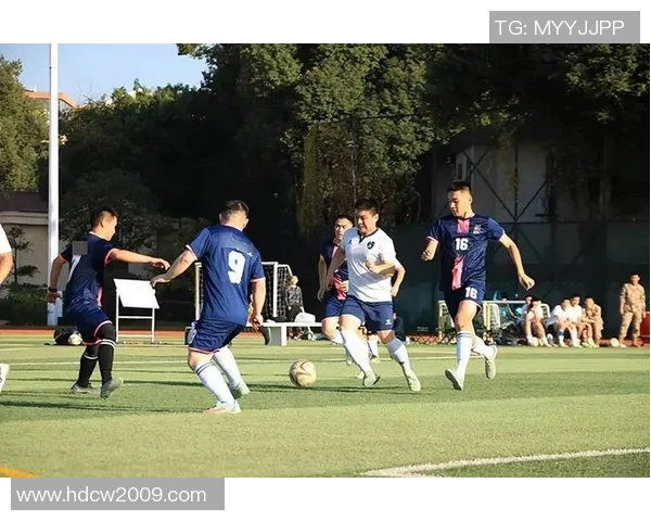 小宇与足球明星共赴绿茵场展开激情对决展现足球魅力与友谊的完美结合